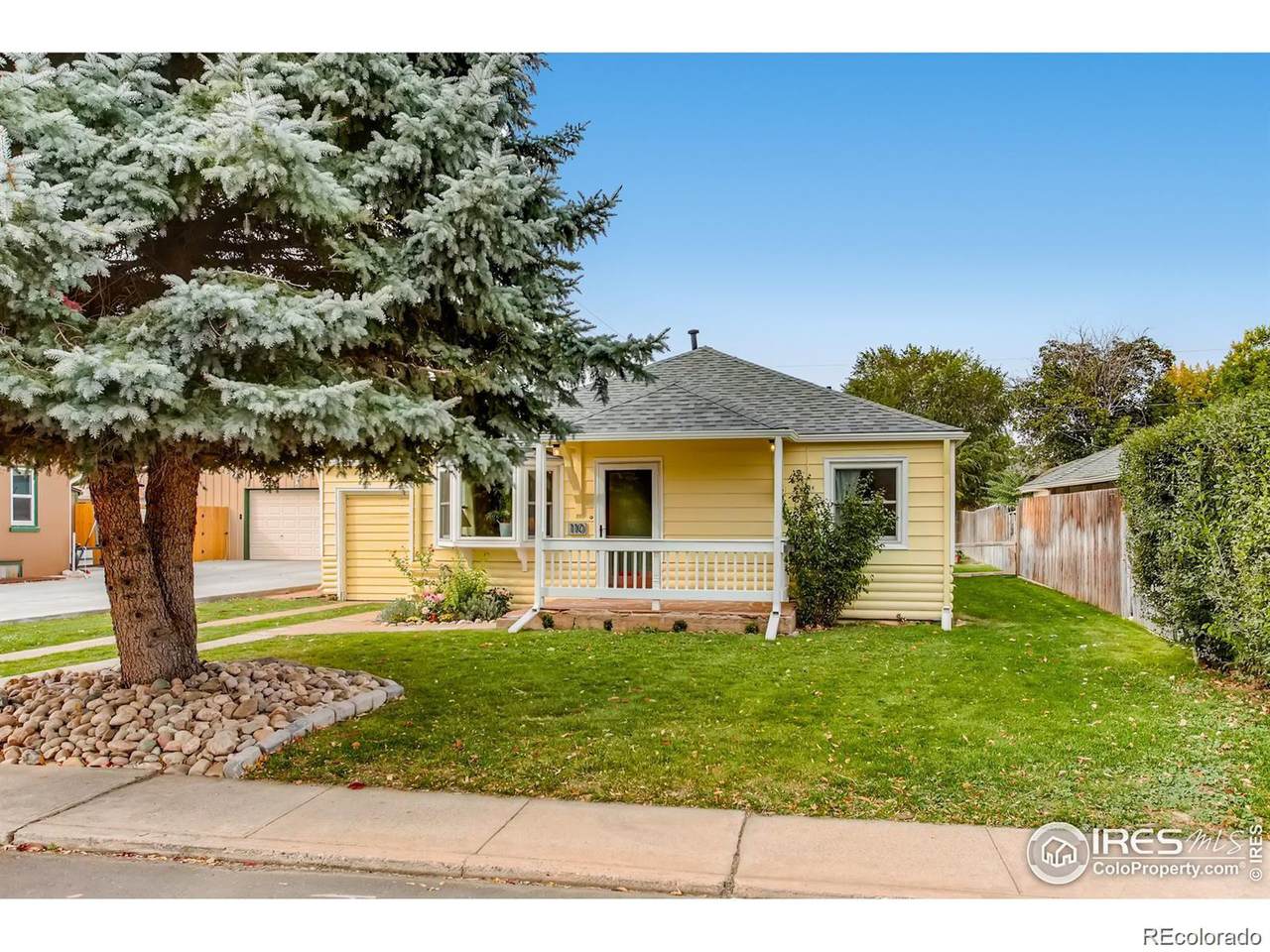 110 Greeley Ave - Photo 1