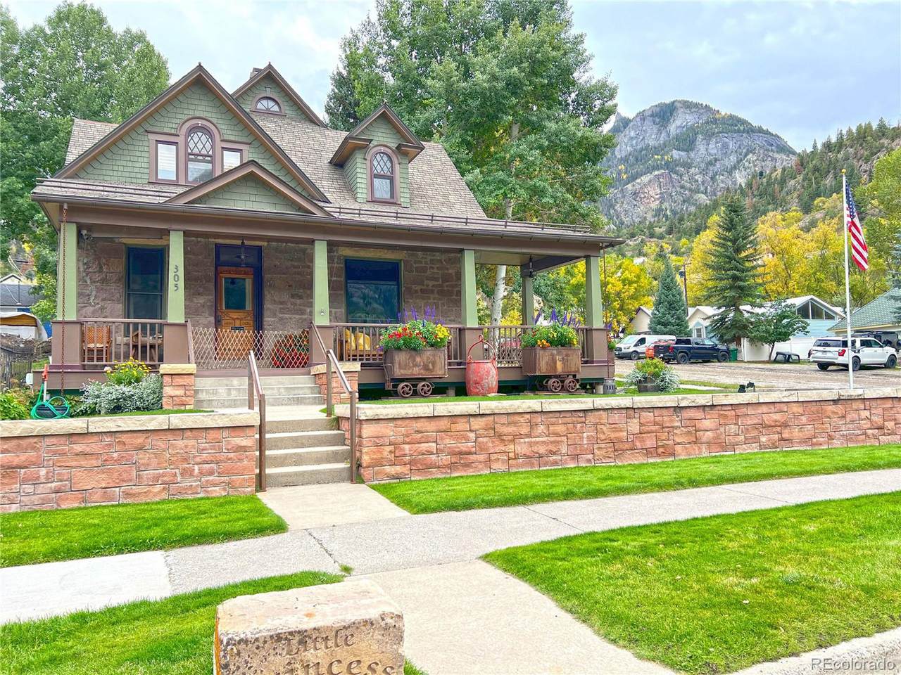 305 Main St - Photo 1