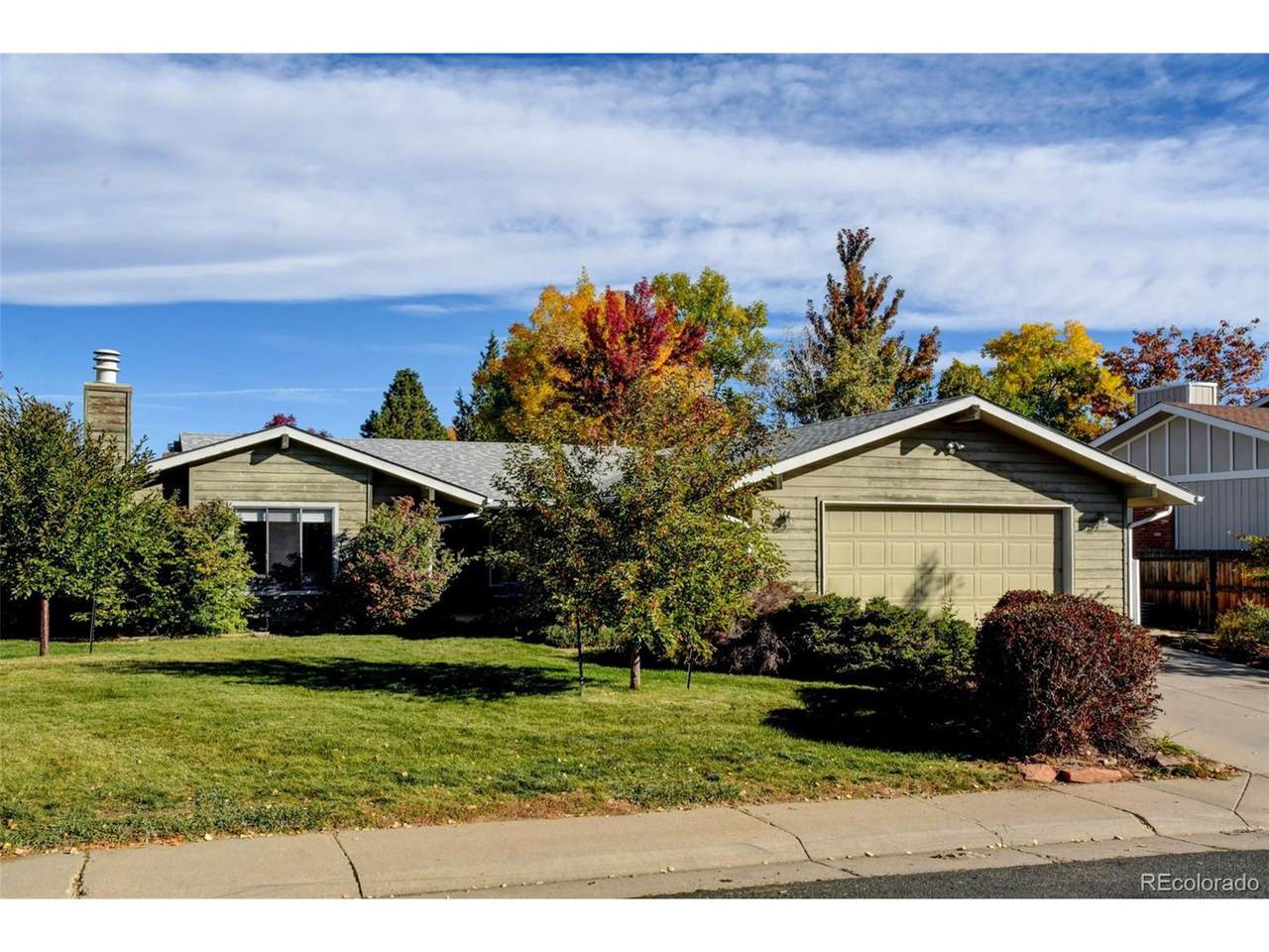 655 Hawthorn St - Photo 1