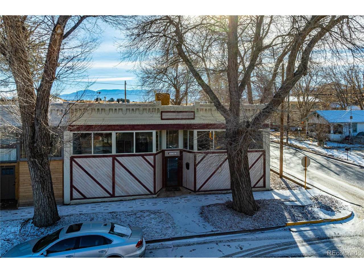 555 Main St - Photo 1