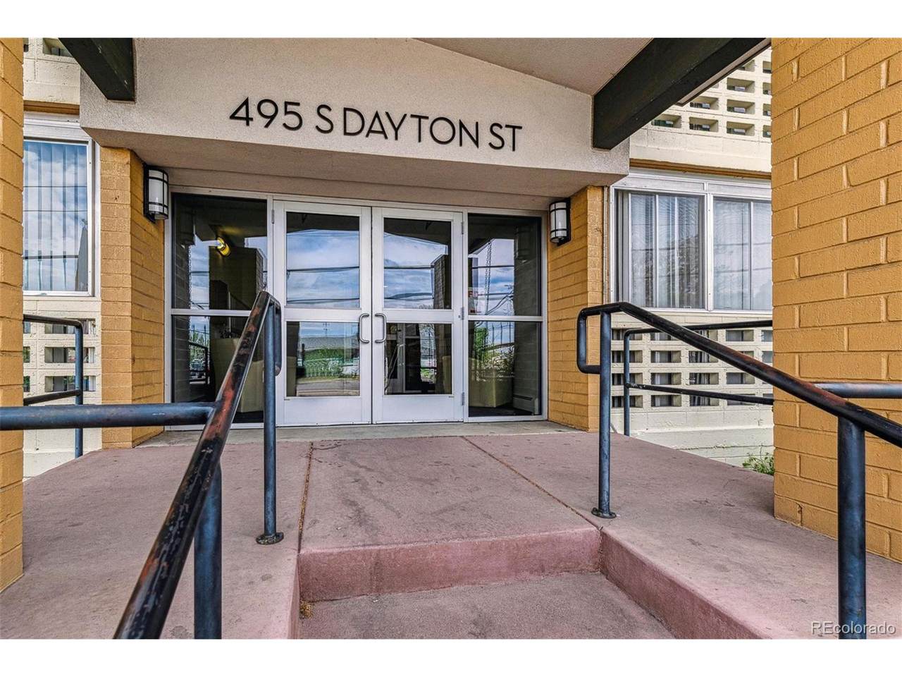 495 Dayton St - Photo 1