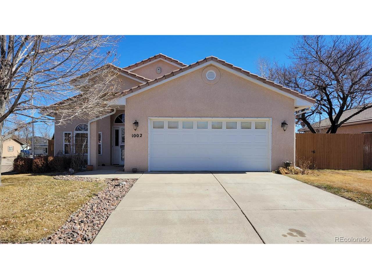 1002 Cedarcrest Dr - Photo 1