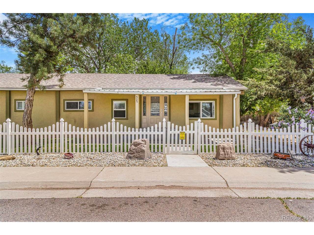 525 Willow Dr - Photo 1