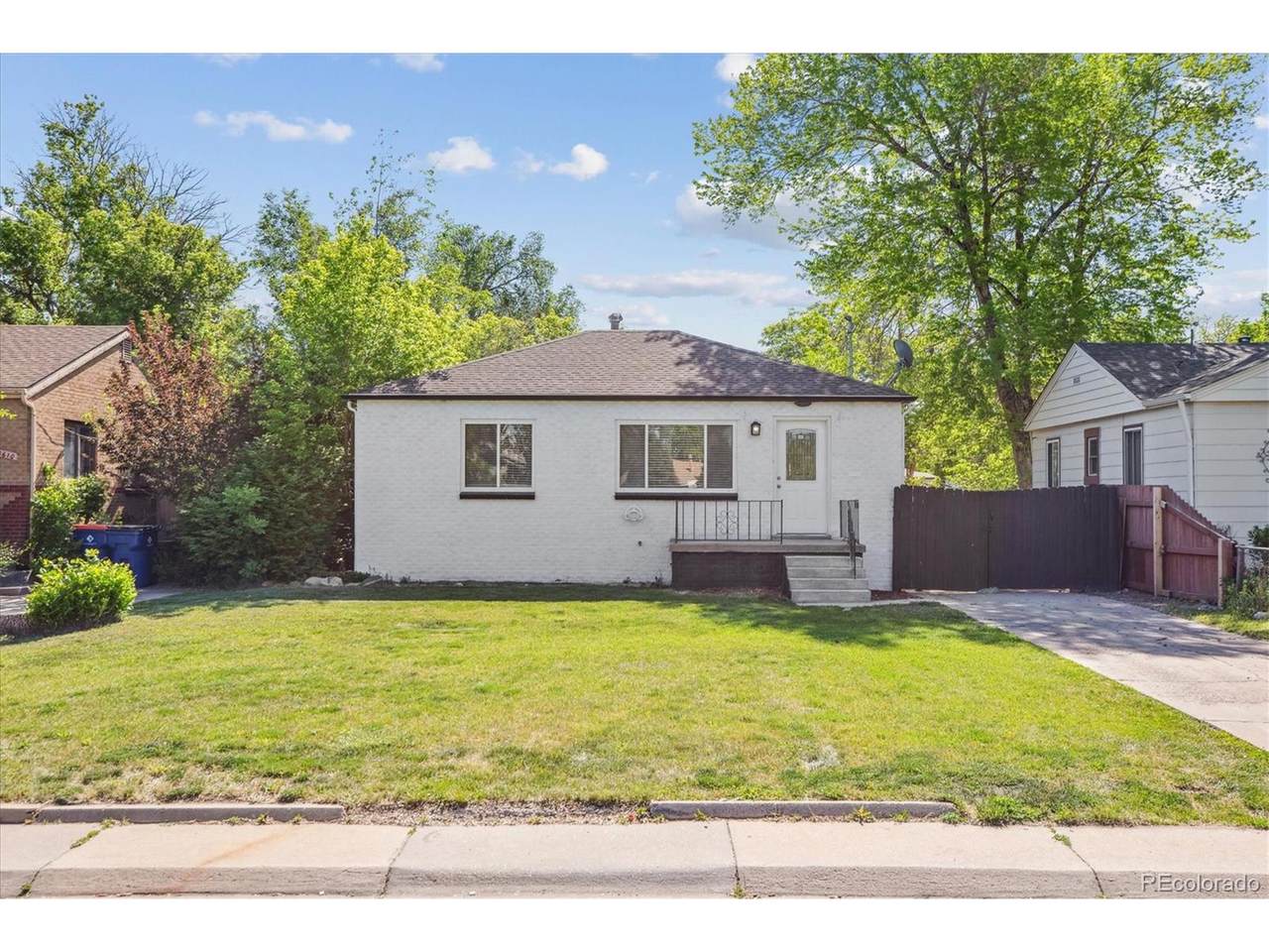 4624 Lincoln St - Photo 1