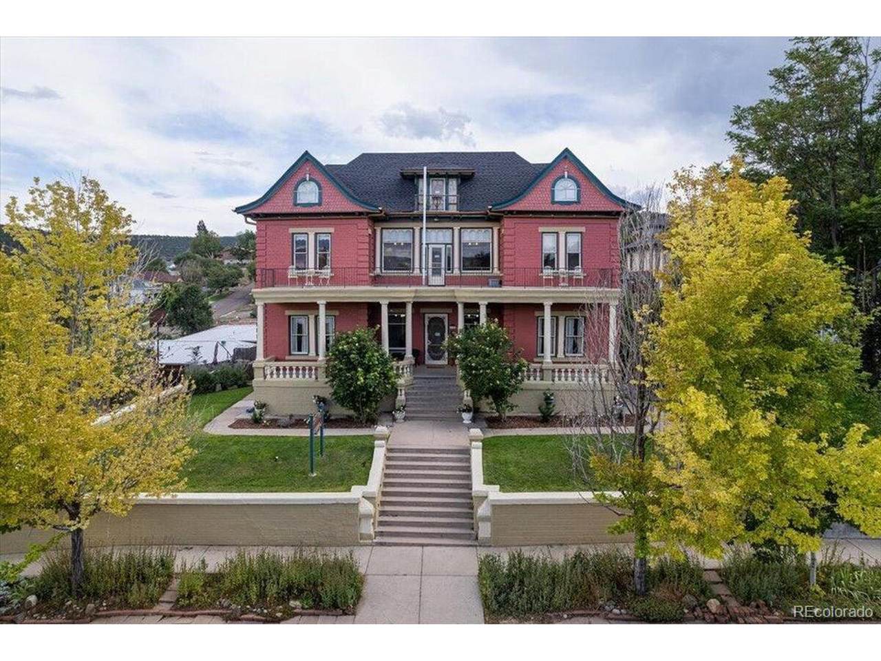 310 2nd St - Photo 1