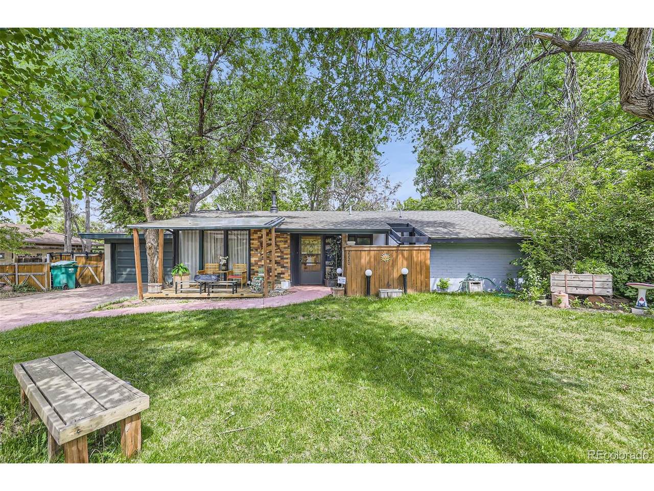 2220 Lee St - Photo 1