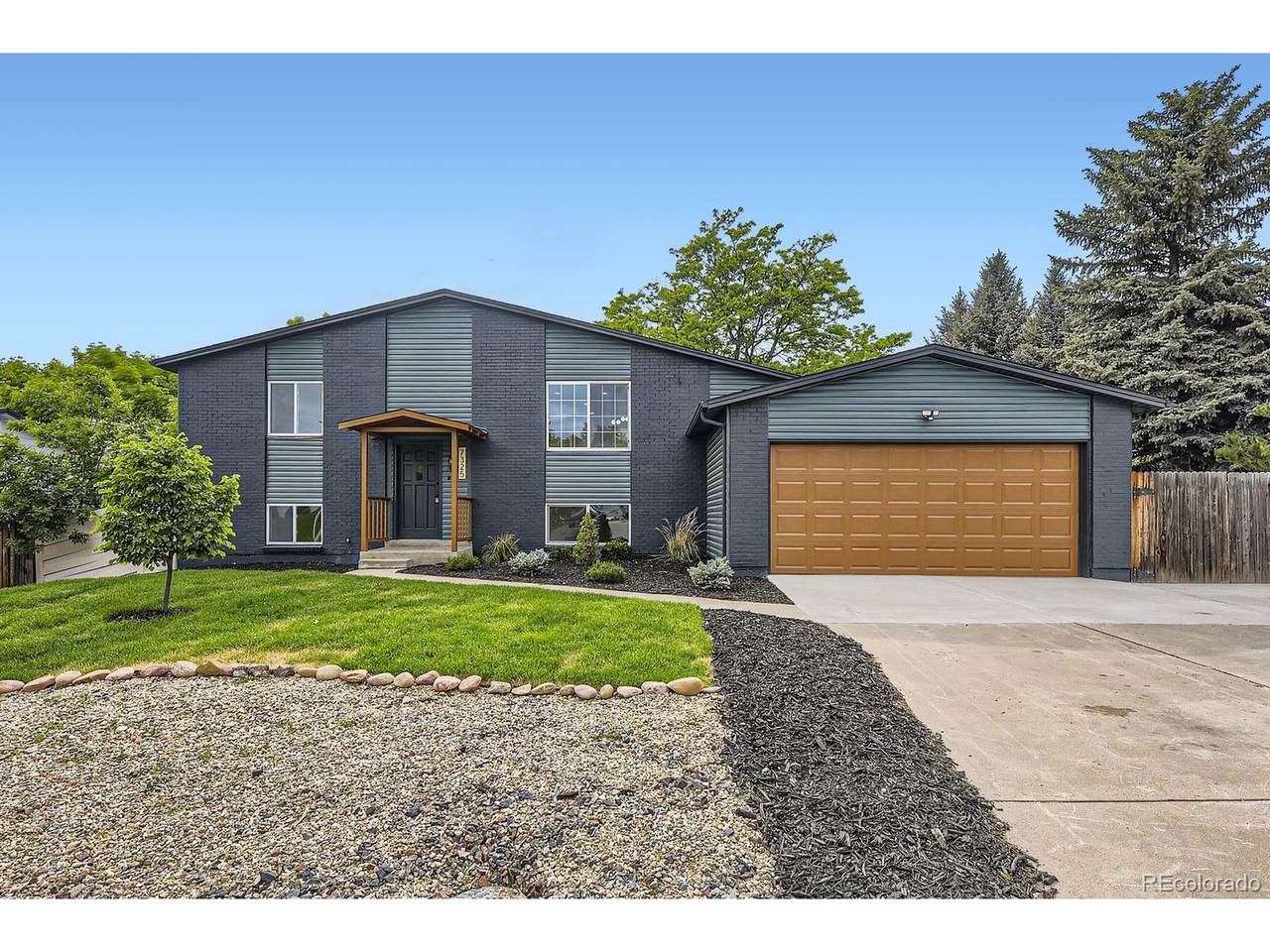 7325 Taft Ct - Photo 1