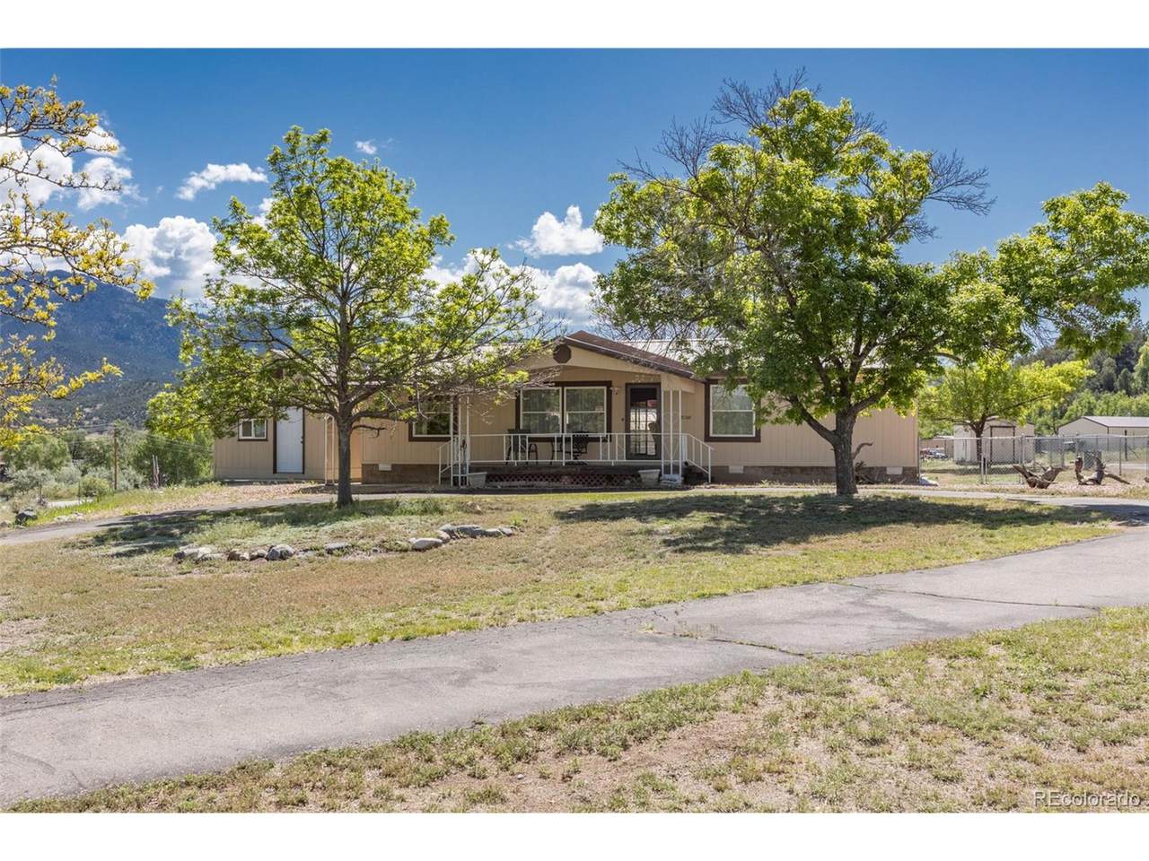 246 Loop Dr - Photo 1