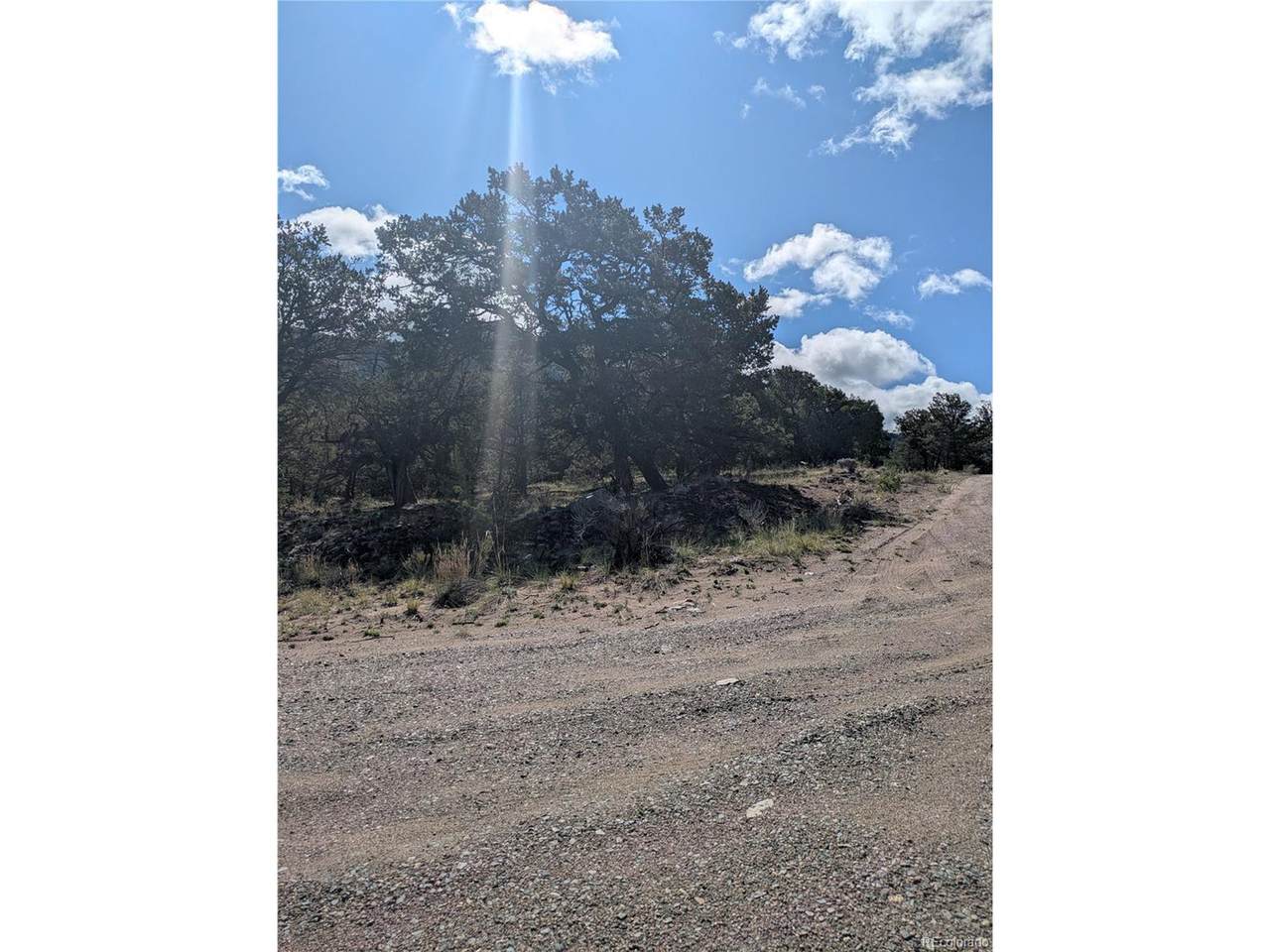 1813 Rockyview Way - Photo 1