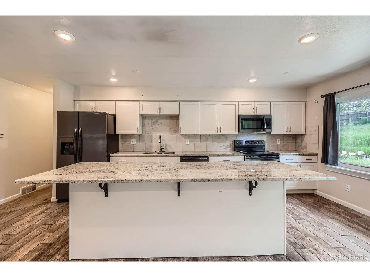 679 Pearl St - Photo 1