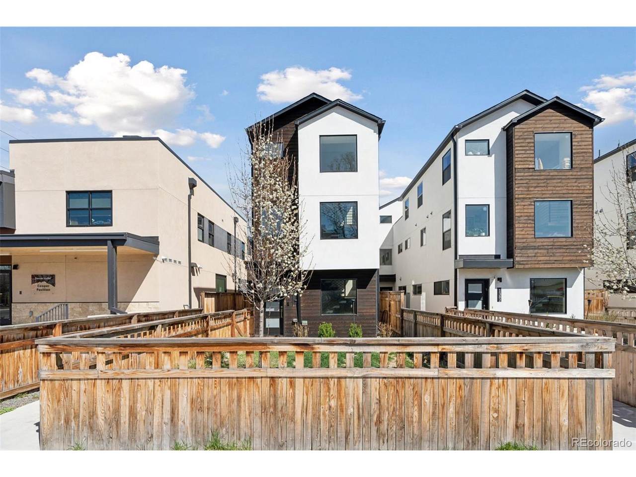 1386 Zenobia St - Photo 1