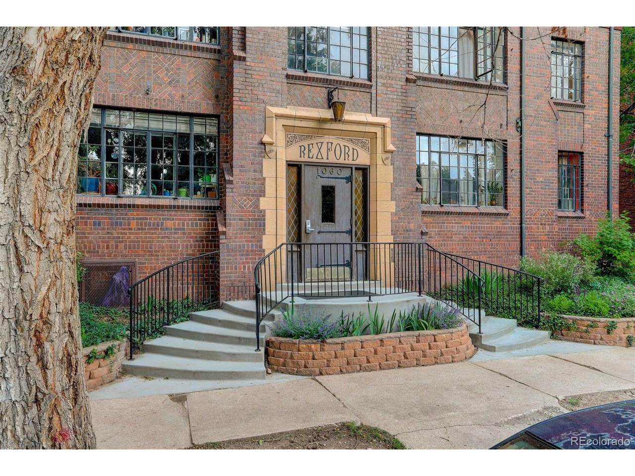 1060 Washington St - Photo 1