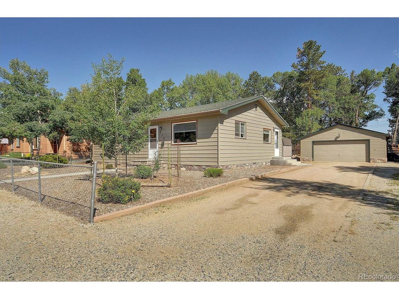 620 James Pl - Photo 1