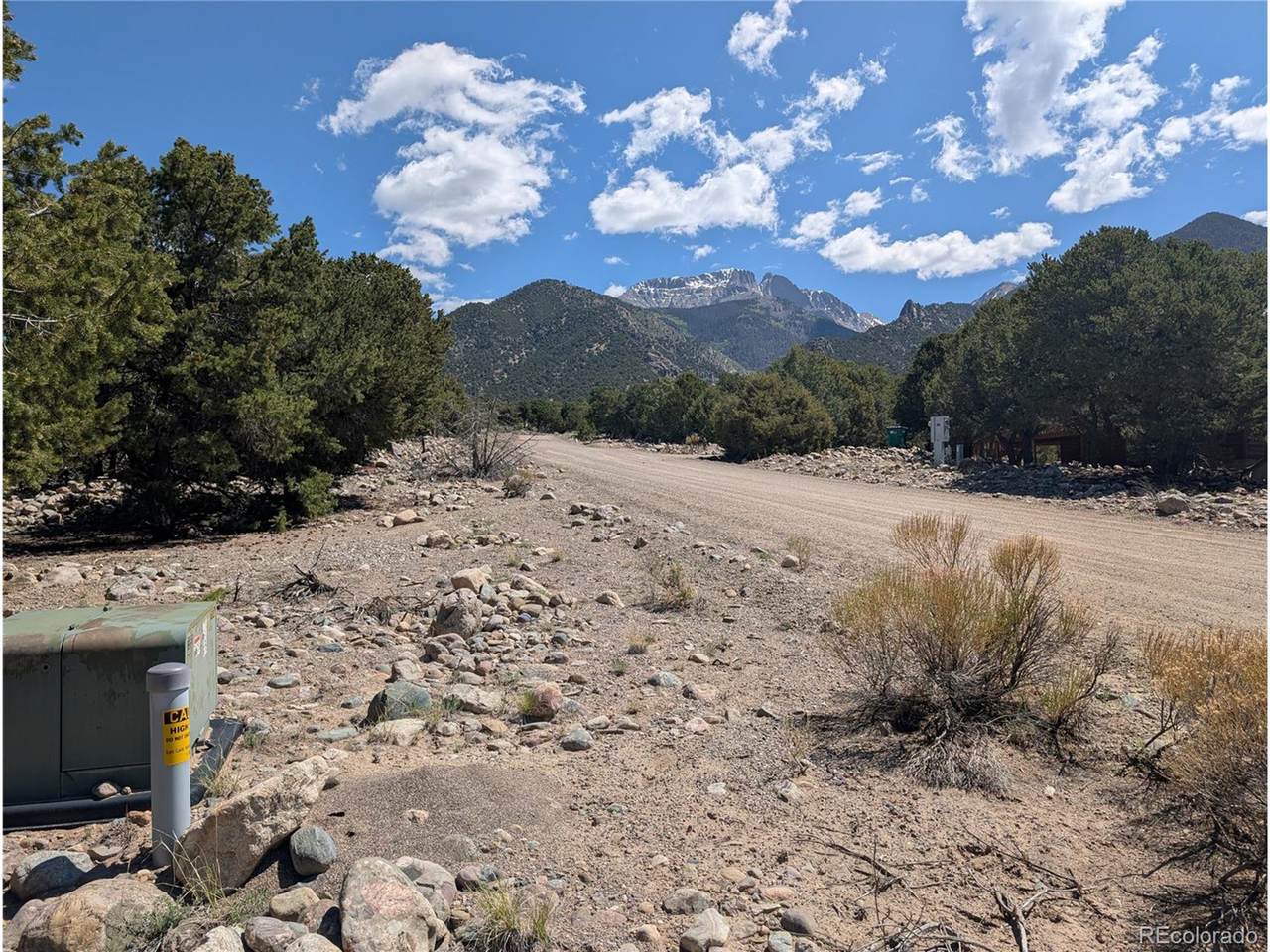 2724 Holiday Way - Photo 1