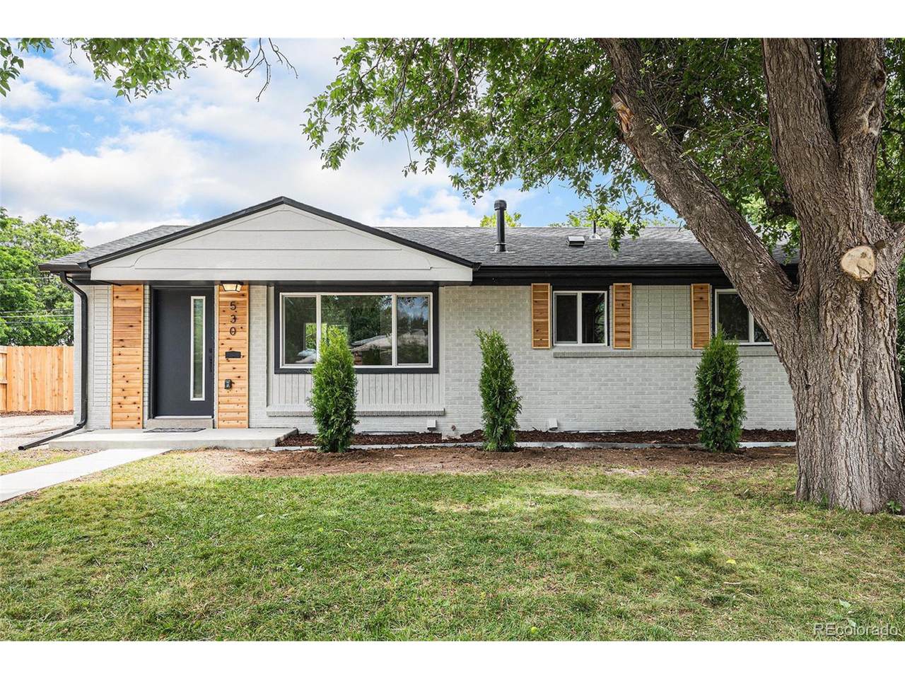 530 Everett St - Photo 1