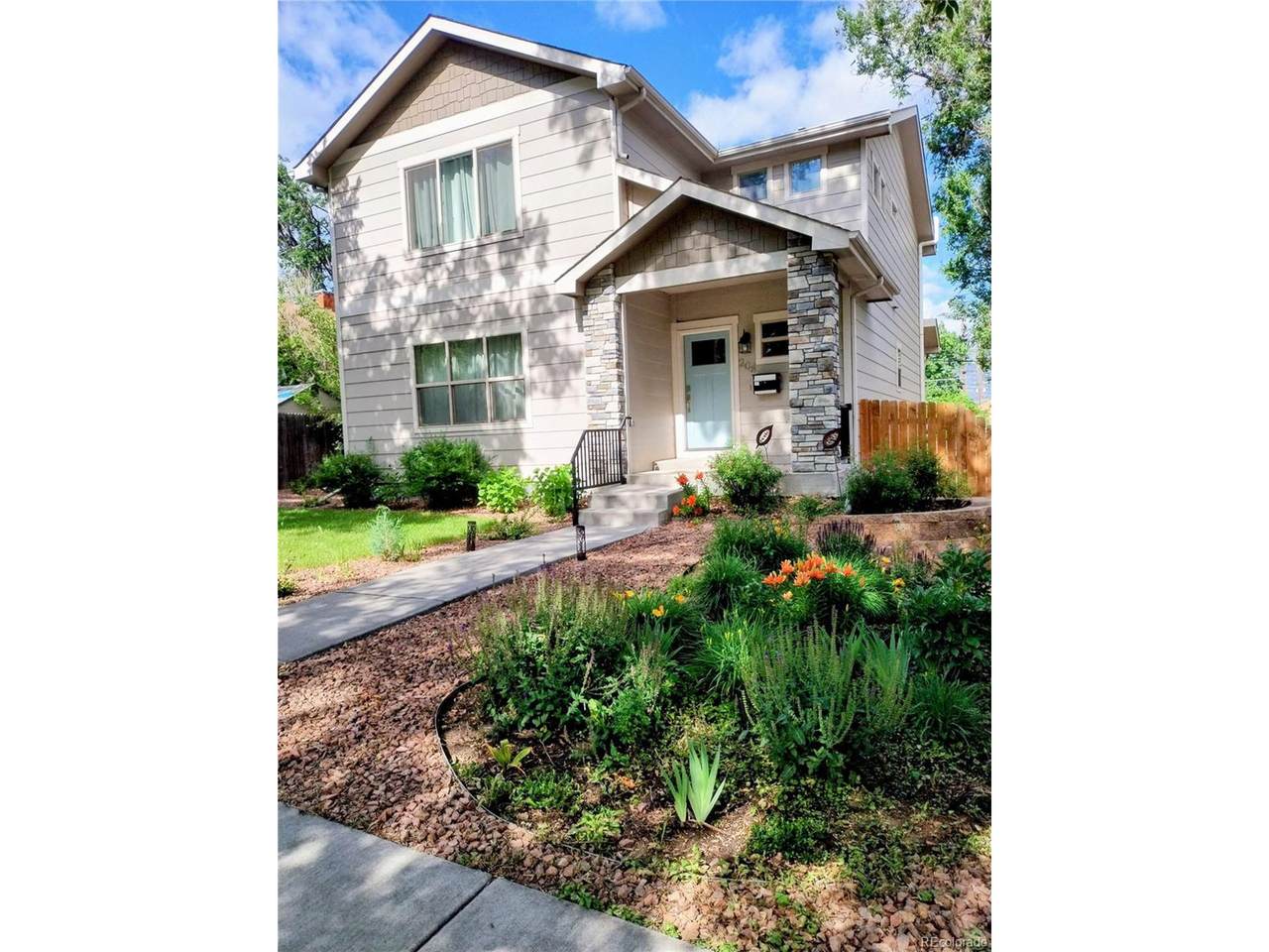 208 Custer Ave - Photo 1
