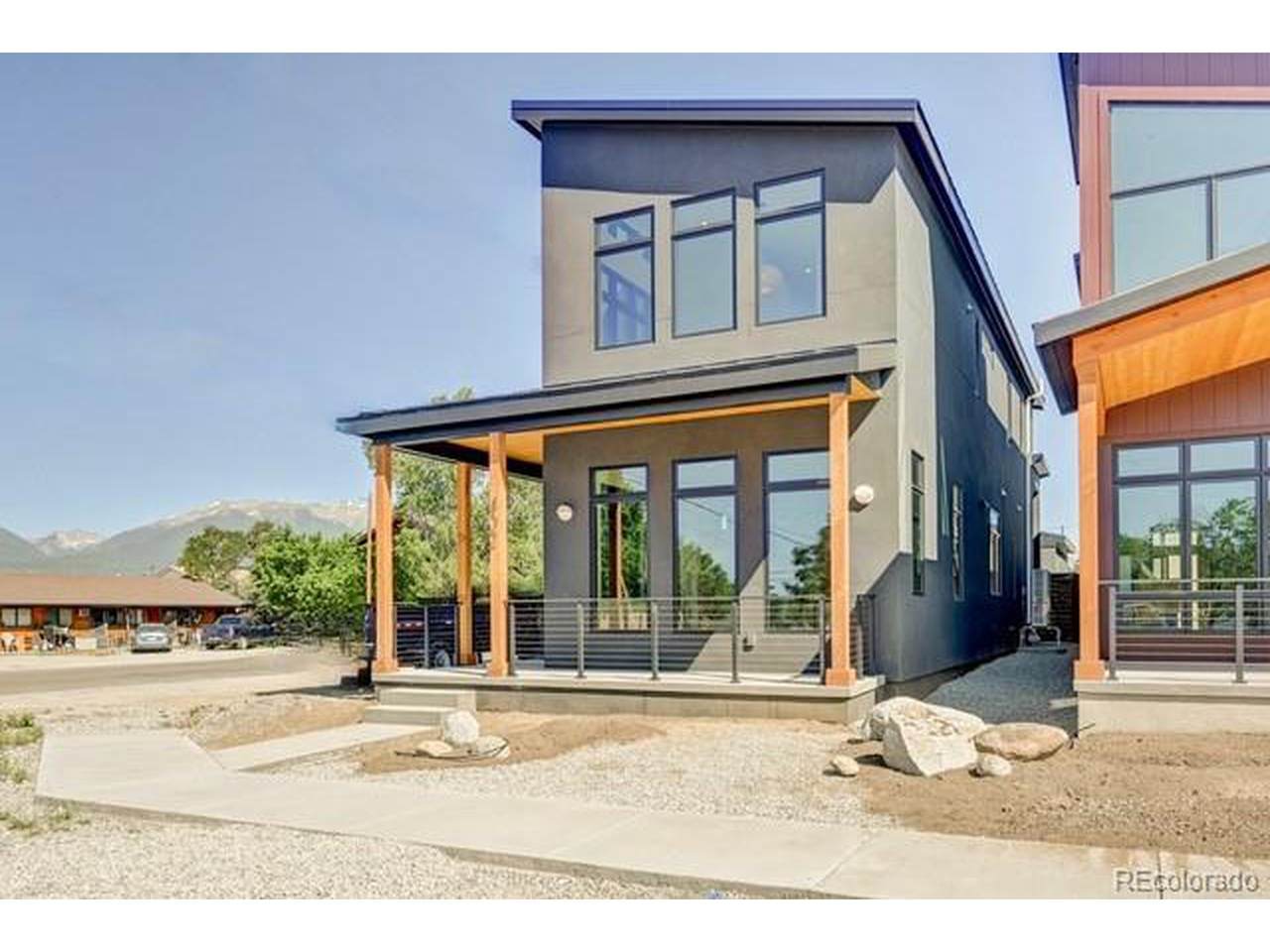 402 Arkansas St - Photo 1