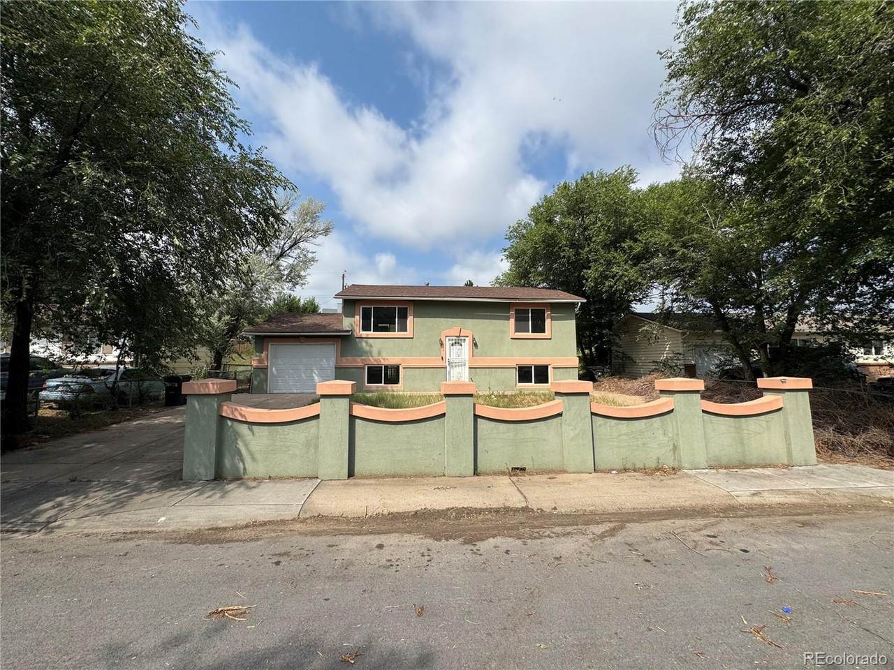 1116 Cambridge Ave - Photo 1