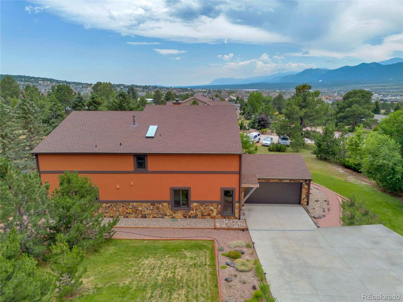 18470 Academy Cir - Photo 1