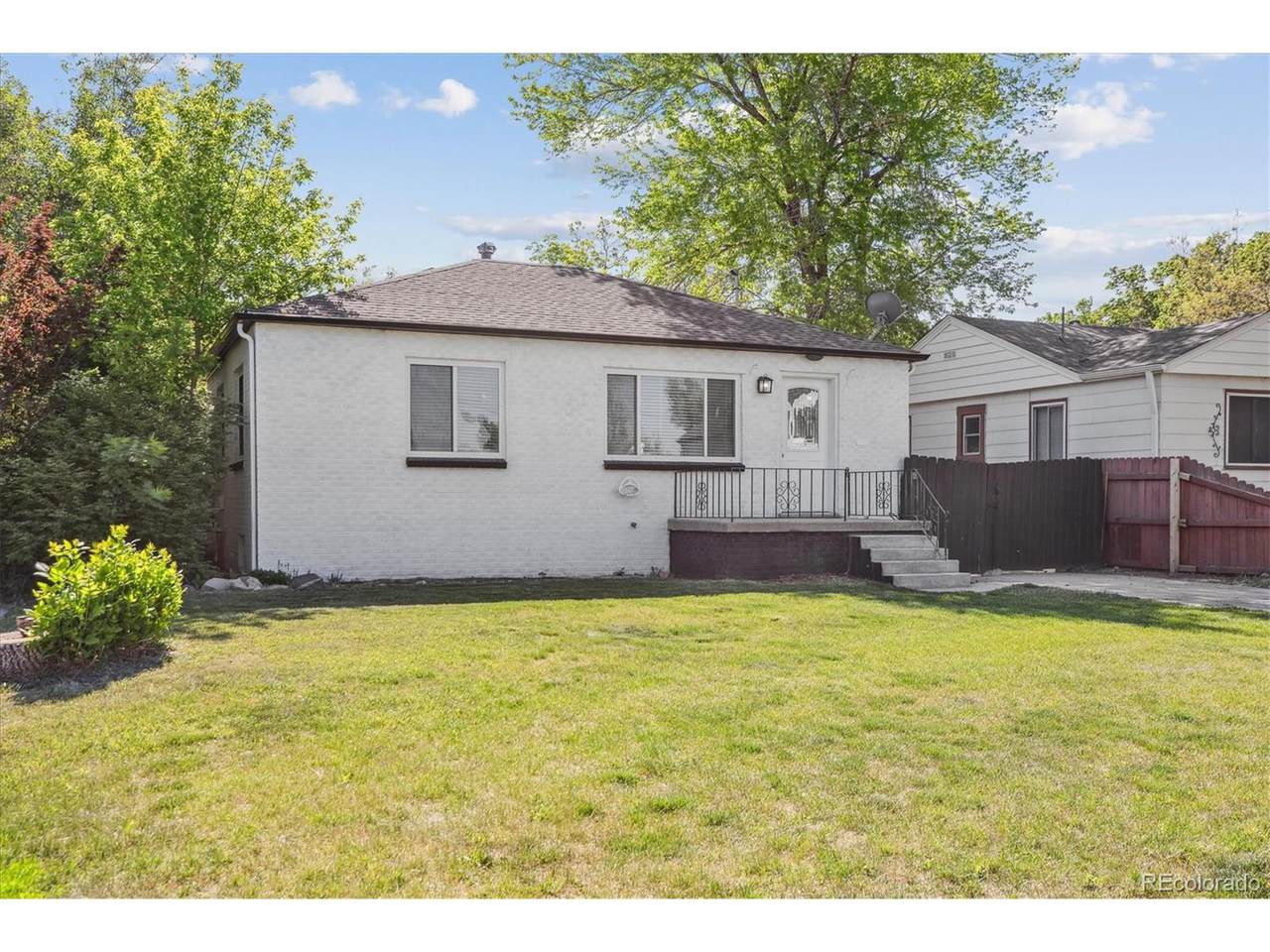 4624 Lincoln - Photo 1