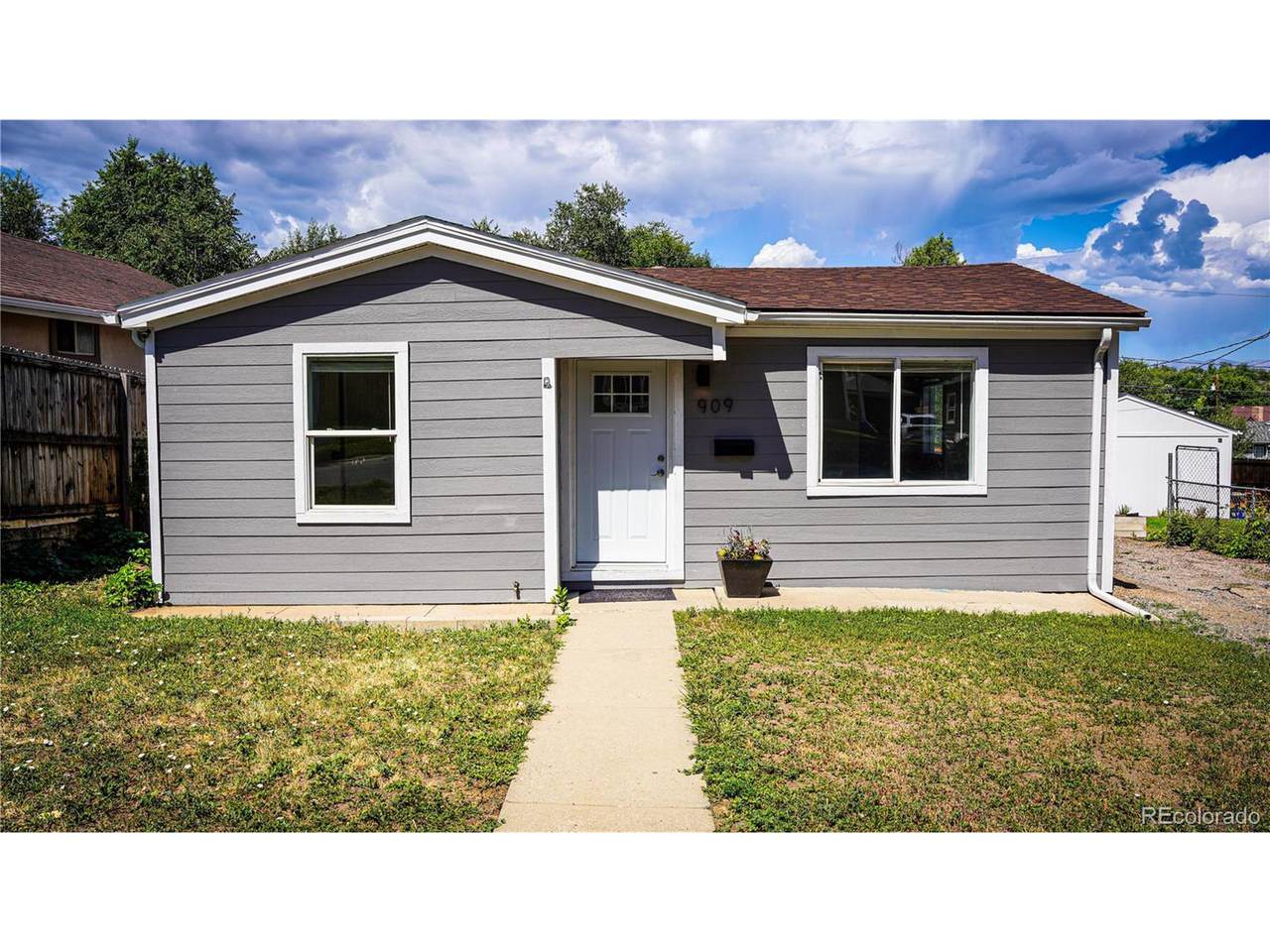 909 Meade St - Photo 1