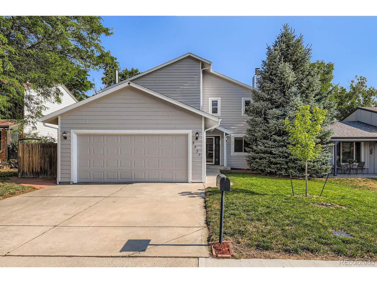8457 79th Pl - Photo 1