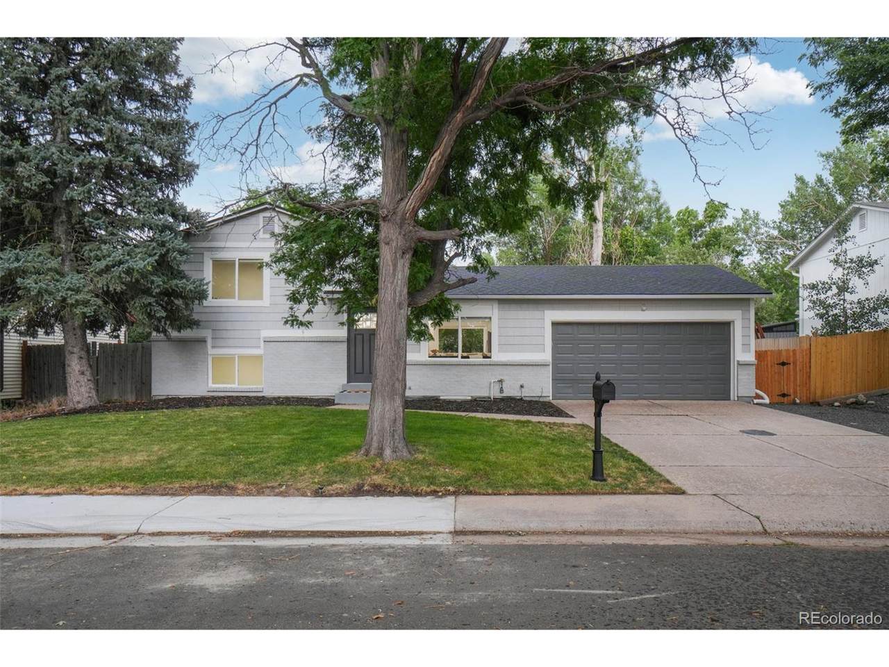 15142 Bates Ave - Photo 1