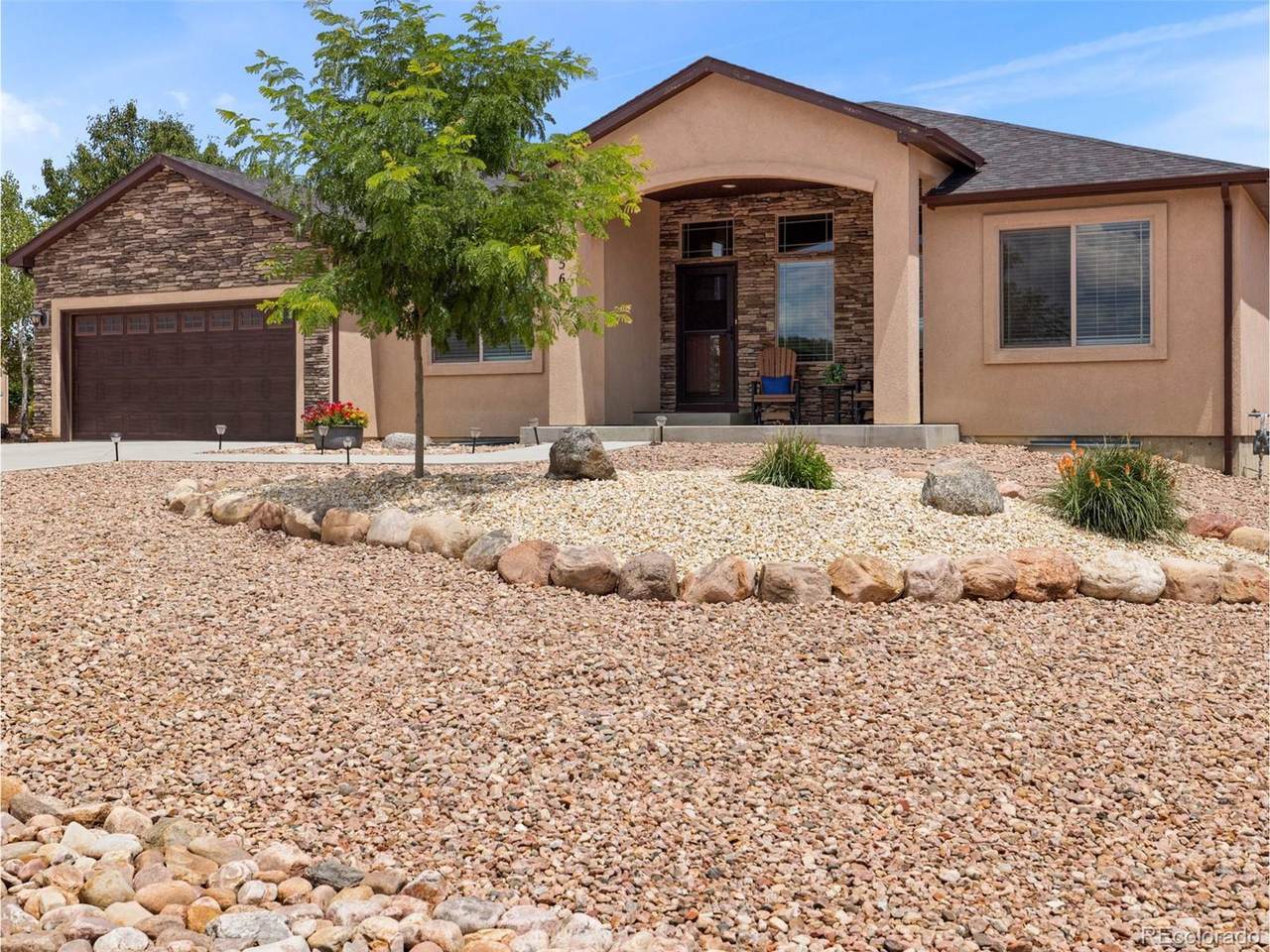 562 Ferncliff Dr - Photo 1