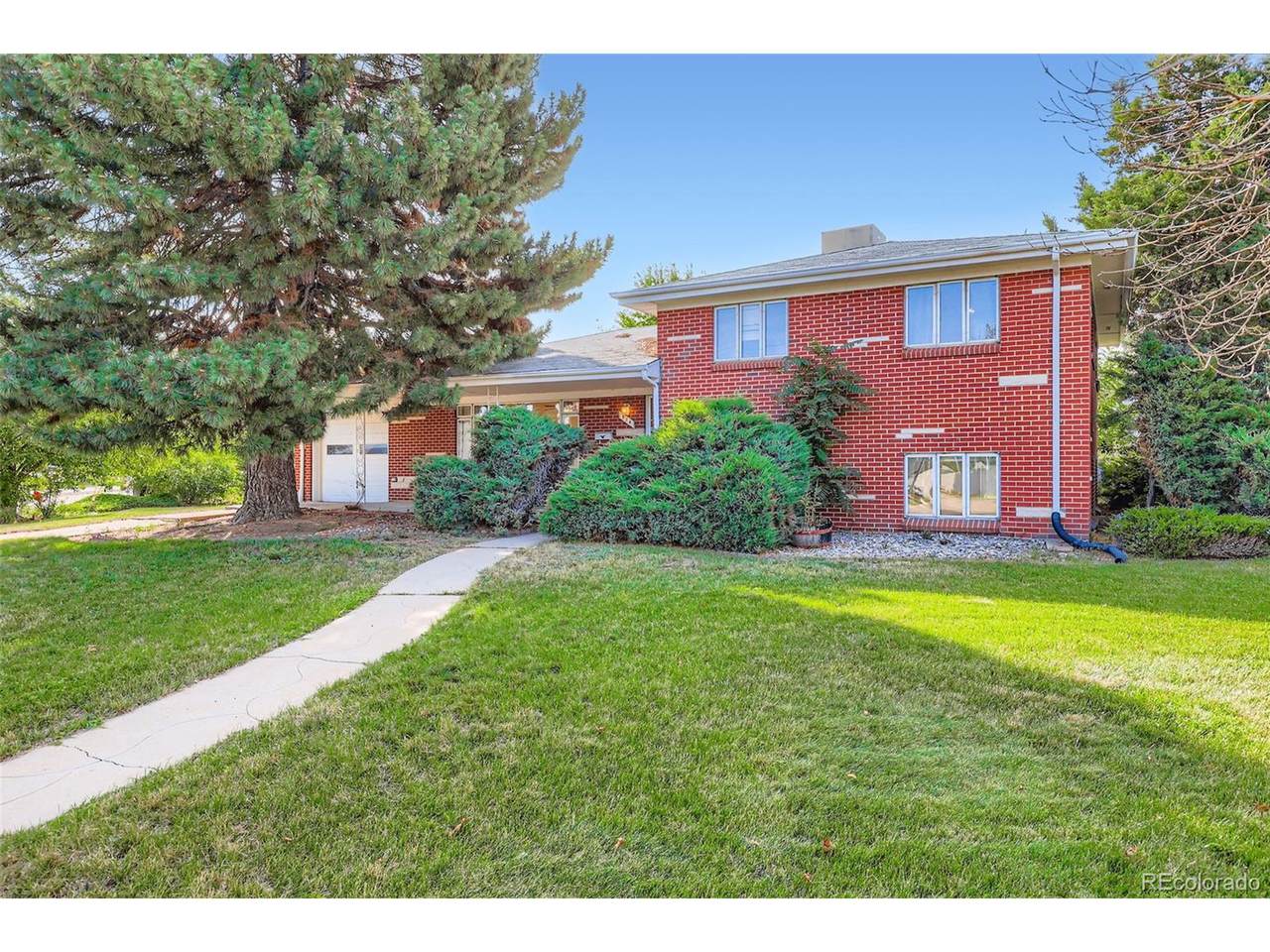 574 Iola St - Photo 1