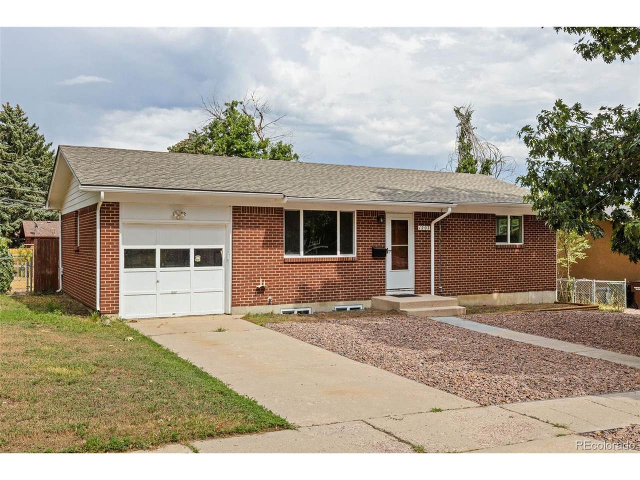 1207 Kingsley Dr - Photo 1
