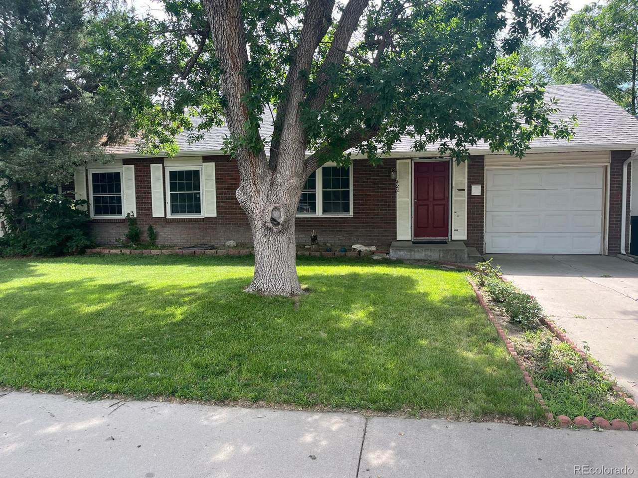 422 Elm St - Photo 1