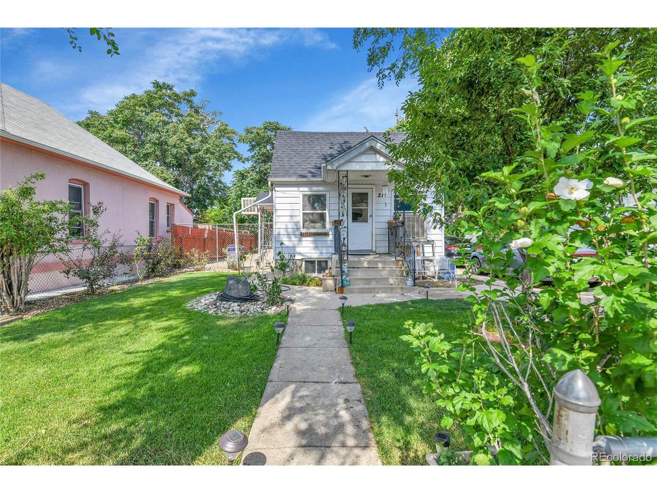 217 Irving St - Photo 1