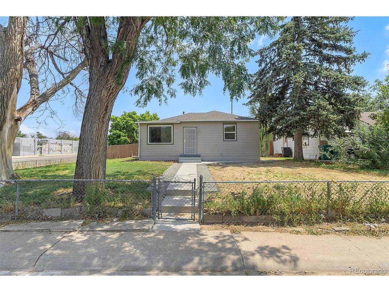 1990 Newark St - Photo 1