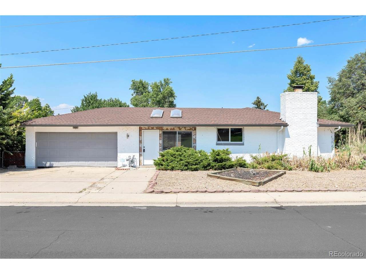 305 Empire St - Photo 1