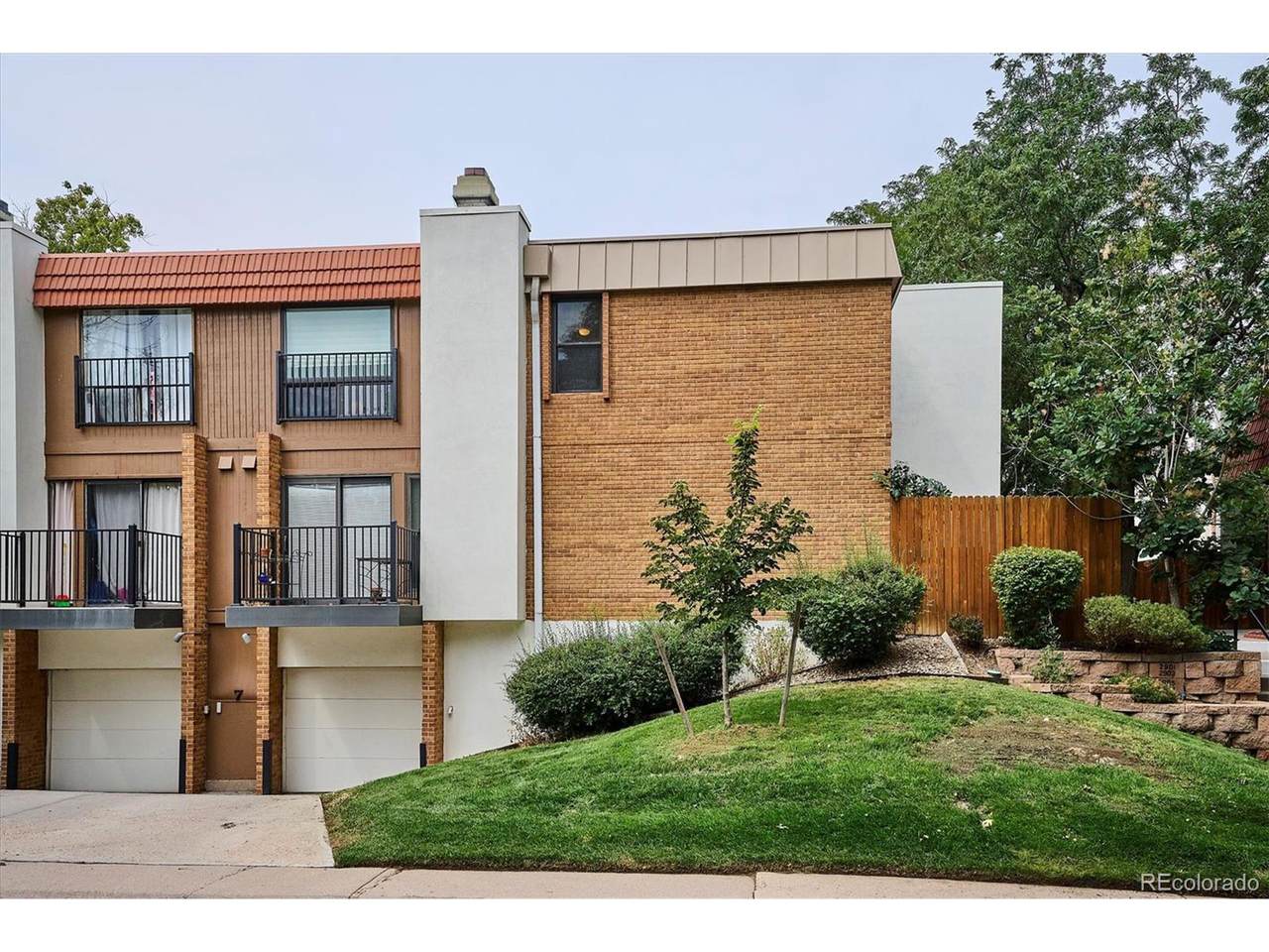 2907 Locust St - Photo 1