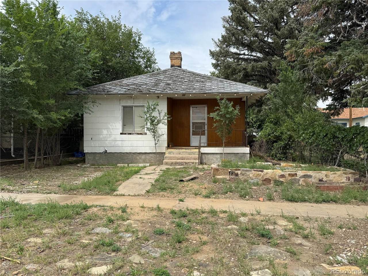 312 Pinon St - Photo 1