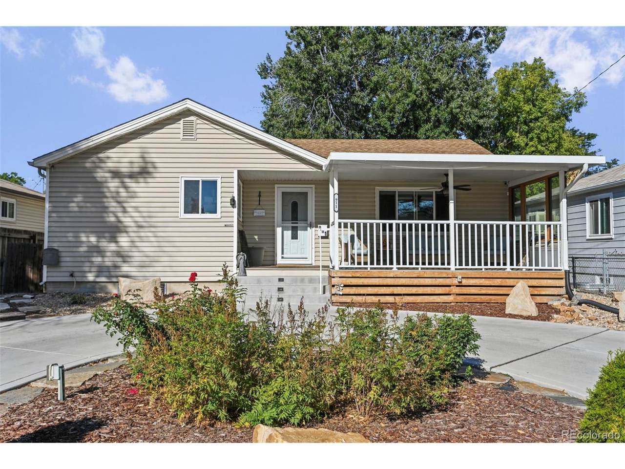 911 Hanover St - Photo 1