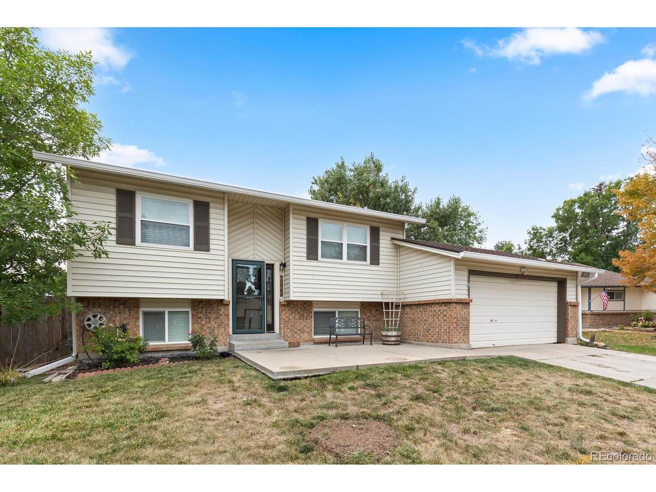 8706 86th Dr - Photo 1