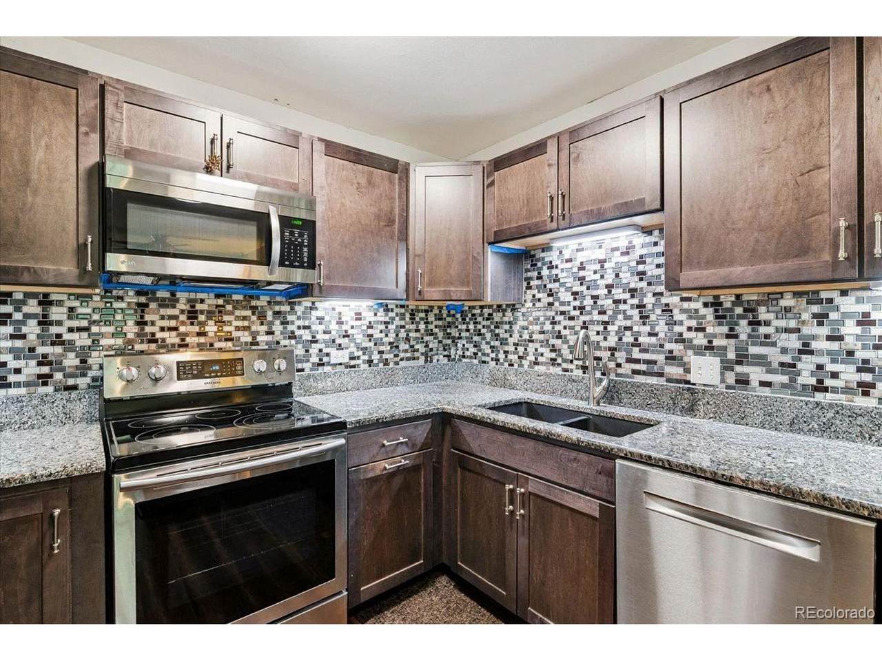 725 Clinton St - Photo 1