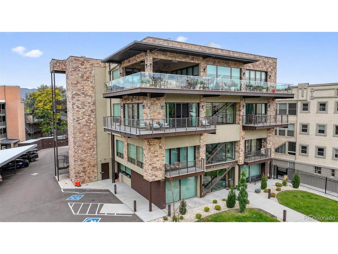 20 Boulder Crescent St - Photo 1