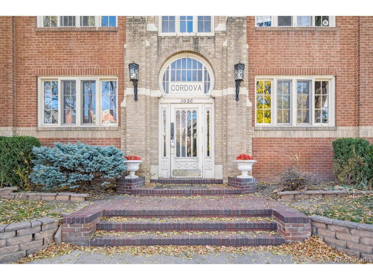 1050 Washington St - Photo 1