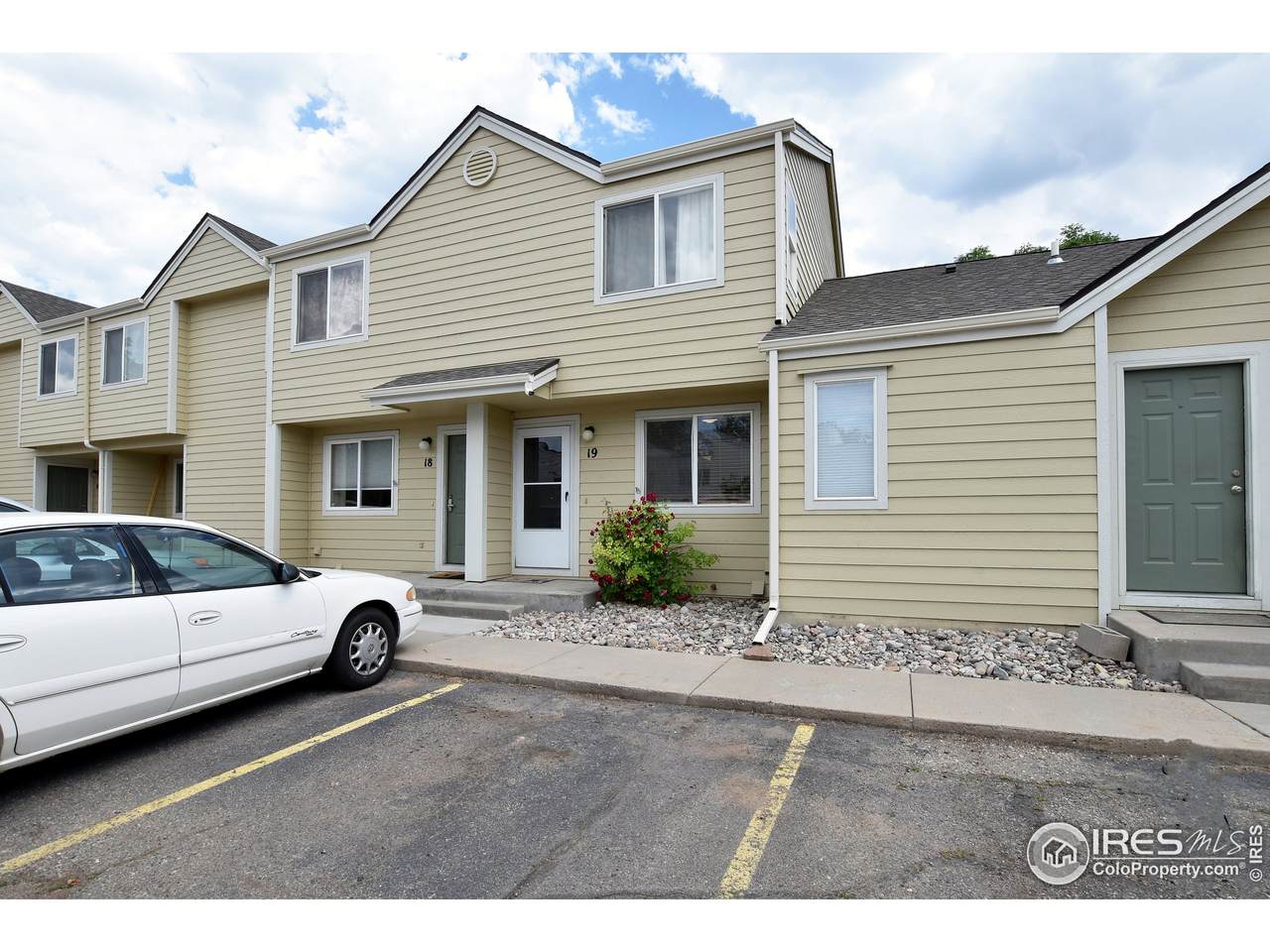 3005 Ross Dr - Photo 1