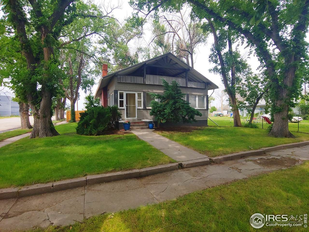 201 5th St - Photo 1