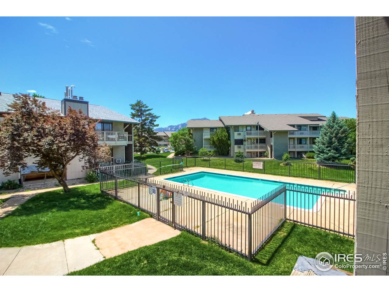 665 Manhattan Dr - Photo 1