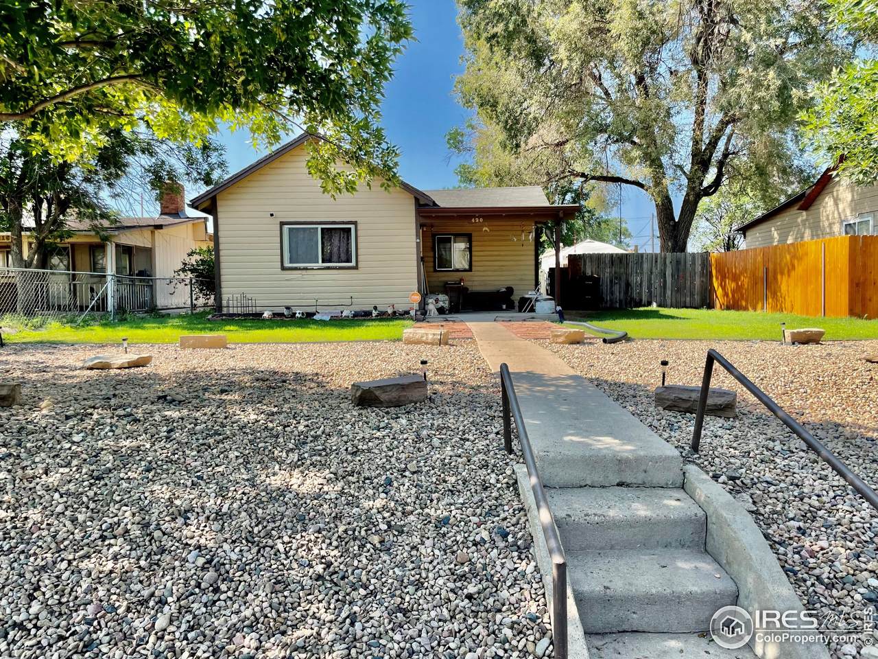 420 9th St - Photo 1