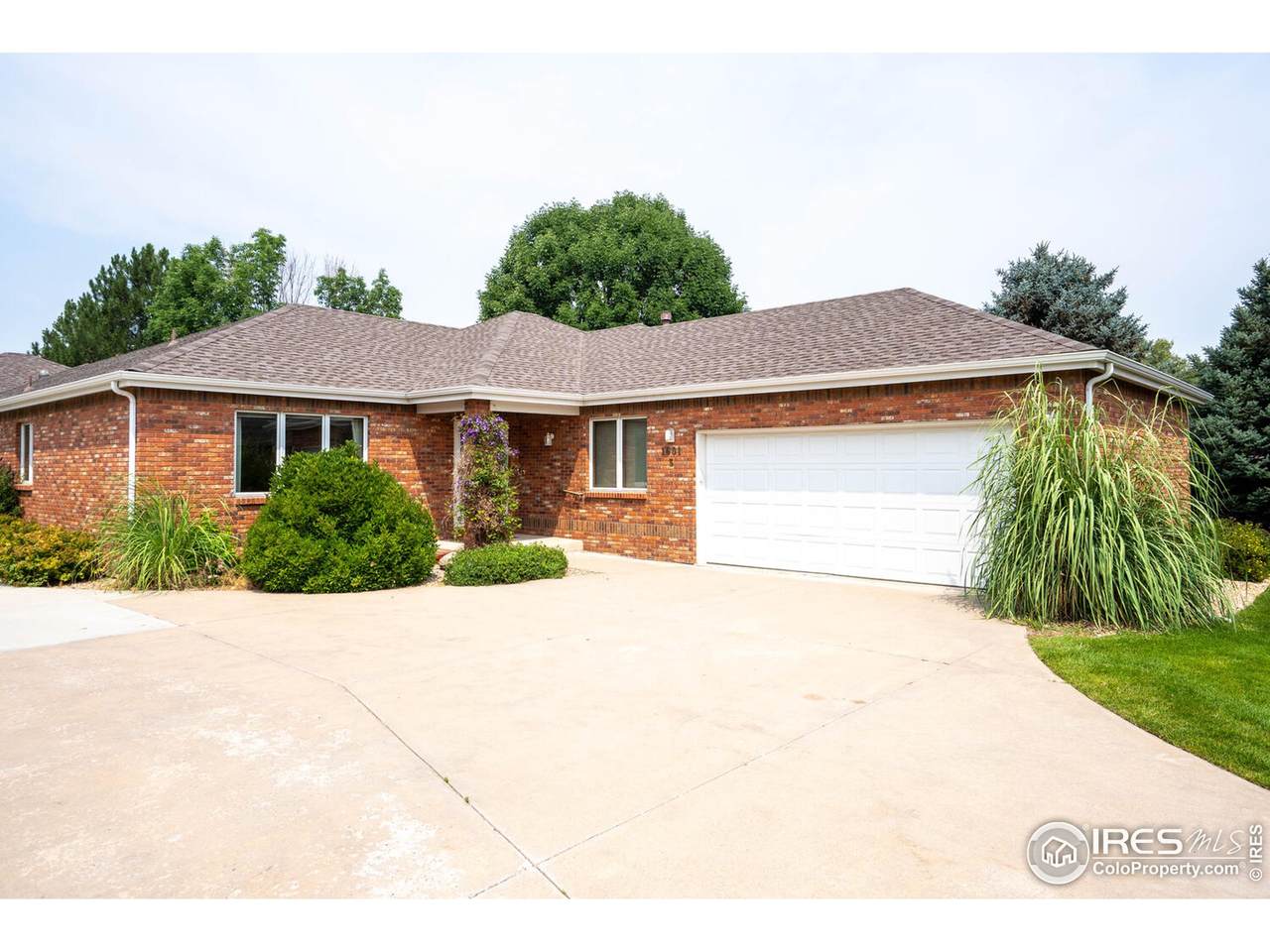 1601 44th Ave Ct - Photo 1