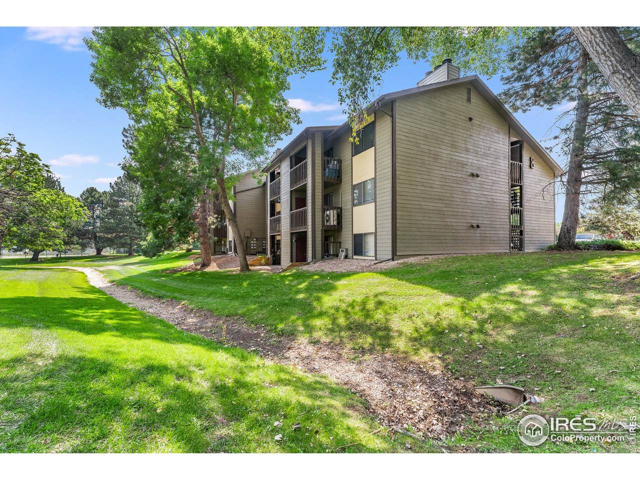 925 Columbia Rd - Photo 1