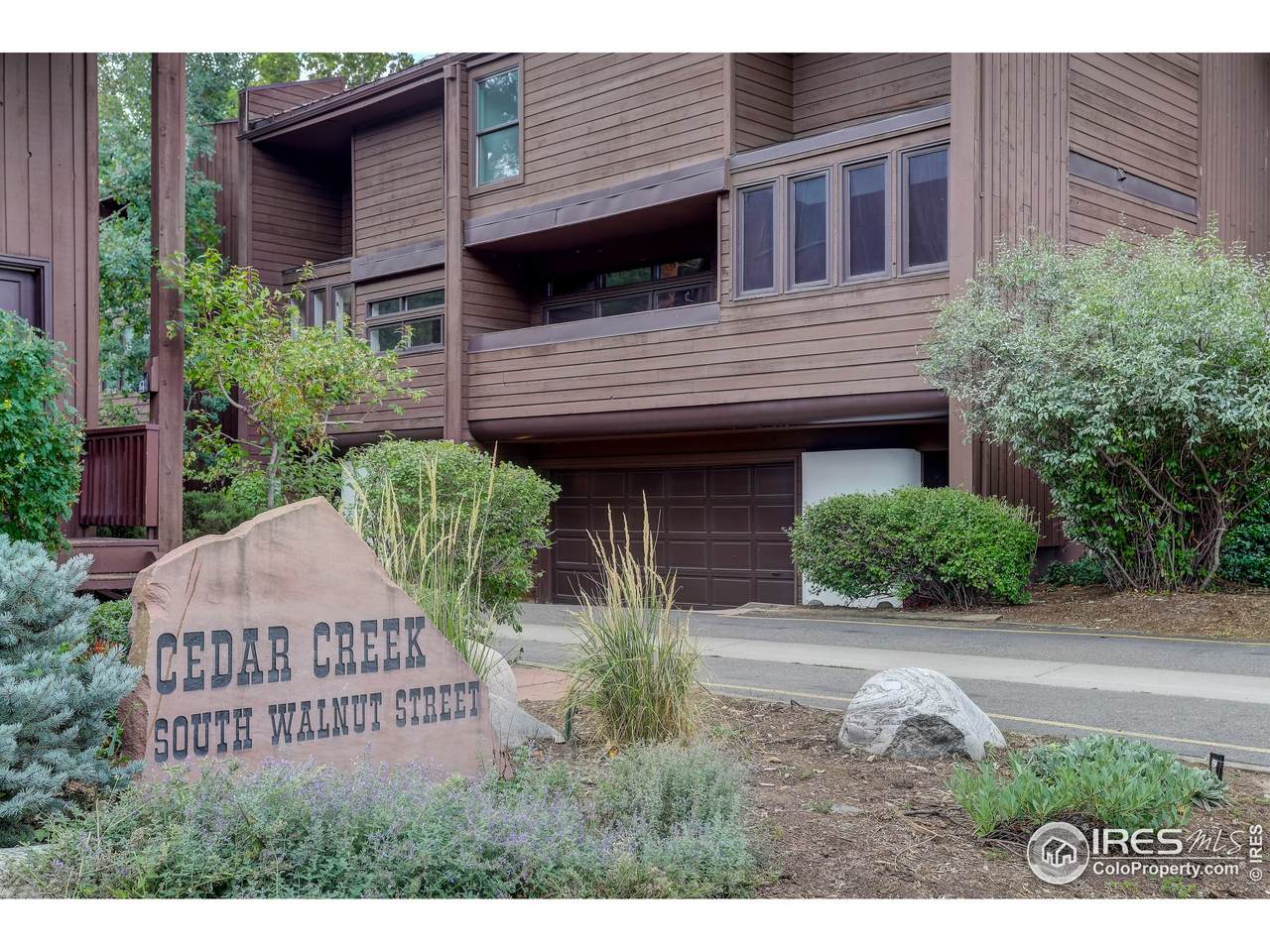 2131 Walnut St - Photo 1