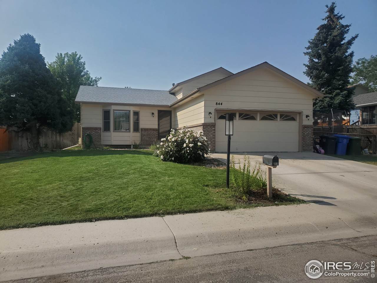844 23rd St - Photo 1