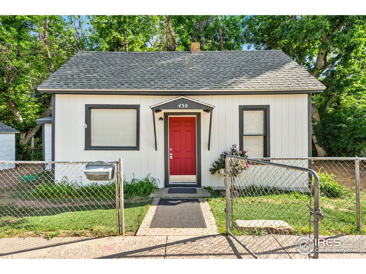 430 2nd St - Photo 1